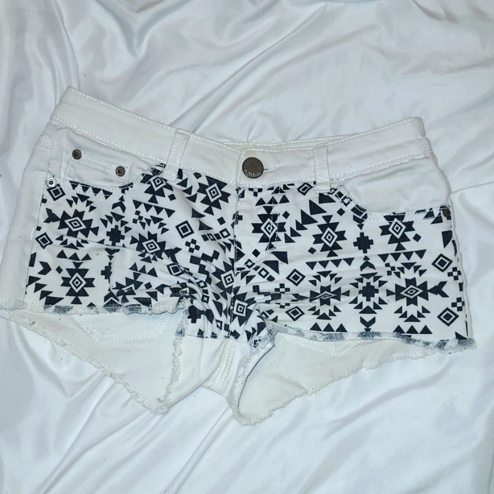 No Boundaries White Denim Shorts with Black Tribal Design on Front Pant Legs